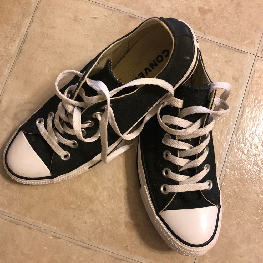 Black low top converse